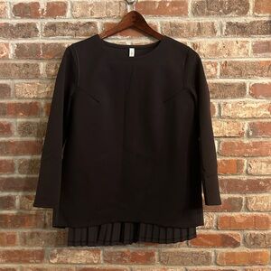 Lululemon pleat on long sleeve shirt Size 8 like new